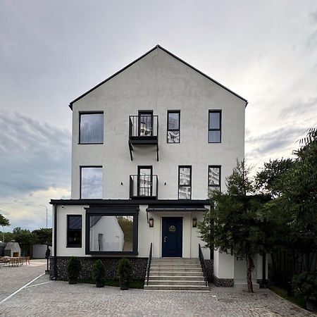 Mosh Mosh Boutique Hotel Ałma Ata Zewnętrze zdjęcie
