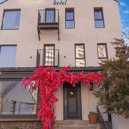 Mosh Mosh Boutique Hotel Ałma Ata Zewnętrze zdjęcie