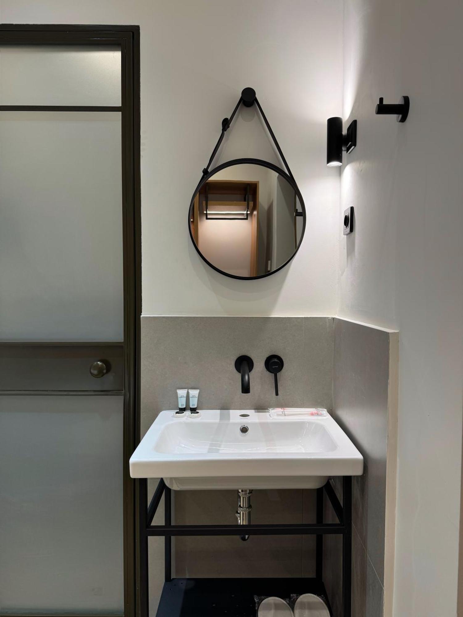 Mosh Mosh Boutique Hotel Ałma Ata Zewnętrze zdjęcie